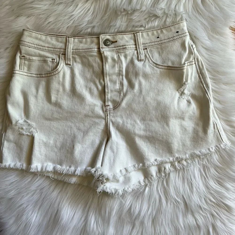 Hollister Hollister Cream High Rise Jean Shorts 11/30 rough hem